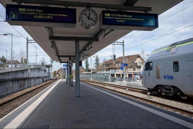 Bahnhof Belp um 12:20 Uhr