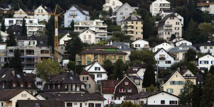 Der Risikoindex des Hypothekenvermittlers Moneypark zeigt ein mittleres Risiko einer Blasenbildung am Immobilienmarkt. (Archivbild)