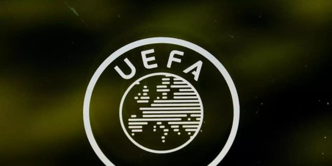 UEFA in Kontakt mit zwölf Gastgebern: Gleicher Spielplan für due Fussball EM als Ziel. Fussball EM