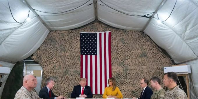 Präsident Trump im Dezember bei einem Besuch von US-Truppen im Irak Präsident Trump im Dezember bei einem Besuch von US-Truppen im Irak