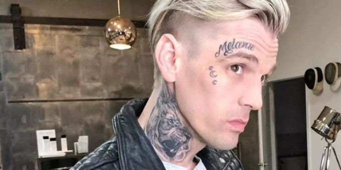 Bereits verlobt? - Aaron Carter hat jetzt Gesichts-Liebes-Tattoo