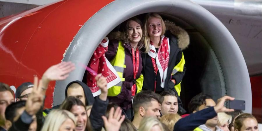 Letzer Flug der Air Berlin - Nicht mehr gebrauchte Uniformen sollten Angestellte vernichten