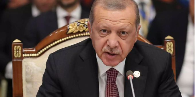Der türkische Präsident Recep Tayyip Erdogan spricht während eines Gipfels des Kooperationsrats der türkischsprechenden Staaten in Cholpon-Ata (KGZ). Der türkische Präsident Recep Tayyip Erdogan spricht während eines Gipfels des Kooperationsrats der türkischsprechenden Staaten in Cholpon-Ata (KGZ).