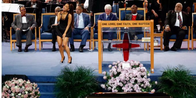Ariana Grande singt während der Trauerfeier für Aretha Franklin im Greater Grace Temple in Detroit. Die «Queen of Soul» war am 16.08.2018 im Alter von 76 Jahren gestorben. Ariana Grande singt während der Trauerfeier für Aretha Franklin im Greater Grace Temple in Detroit. Die «Queen of Soul» war am 16.08.2018 im Alter von 76 Jahren gestorben.