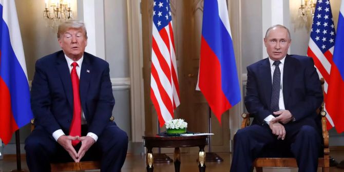 Wladimir Putin und Donald Trump bei einer Besprechung.