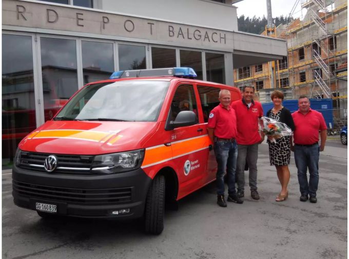 Adrian Schmid (Chef KP Widnau, FW Mittelrheintal), Michael Höfel (CEO/Inhaber Garage Thurheer AG), Silvia Troxler (Präsidentin Feuerschutzkommission, FW Mittelrheintal), Marco Köppel (Kommandant FW Mittelrheintal) (v.l.n.r.) - zvg Gemeinde Balgach Adrian Schmid (Chef KP Widnau, FW Mittelrheintal), Michael Höfel (CEO/Inhaber Garage Thurheer AG), Silvia Troxler (Präsidentin Feuerschutzkommission, FW Mittelrheintal), Marco Köppel (Kommandant FW Mittelrheintal) (v.l.n.r.) - zvg Gemeinde Balgach