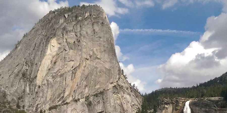 Ein Jugendlicher stürzte eine Felswand im Yosemite Park hinunter. (Symbolbild)