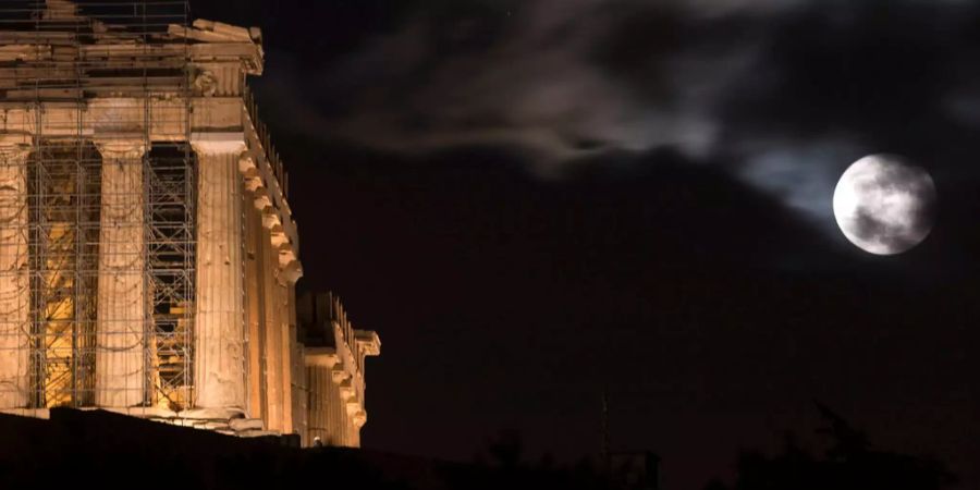 Das Parthenon bei Mondschein.