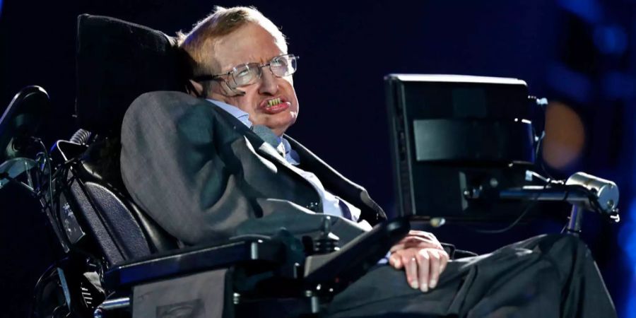 Stephen Hawking spricht während der Eröffnungszeremonie der Paralympischen Spiele 2012 in London.