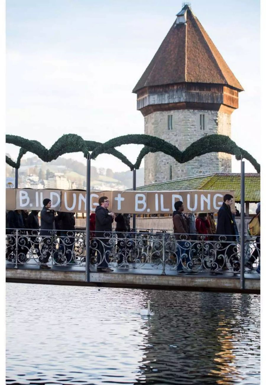 Besonders kritisiert werden die Sparmassnahmen in der Bildung.