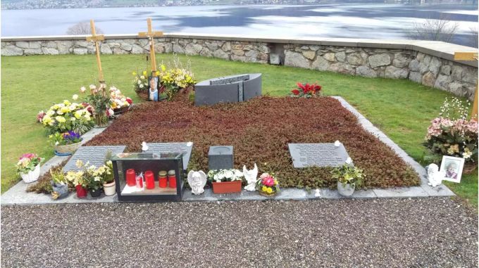 Gemeinschaftsgrab Friedhof Risch - zvg Gemeinschaftsgrab Friedhof Risch - zvg