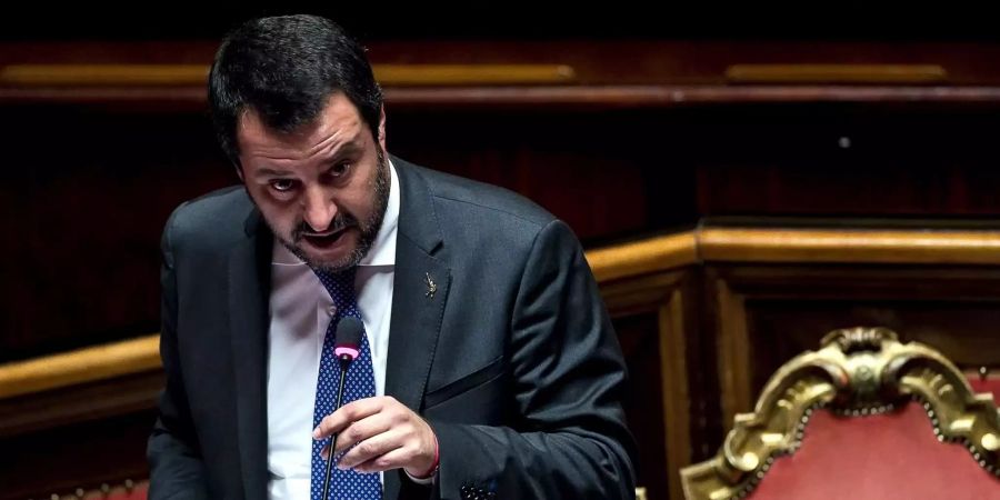 Italiens Innenminister Matteo Salvini stellt sich der Debatte in Italiens Senat.