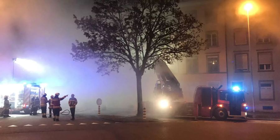 Hier in Solothurn hat in der Nacht auf heute Montag das Mehrfamilienhaus gebrannt.