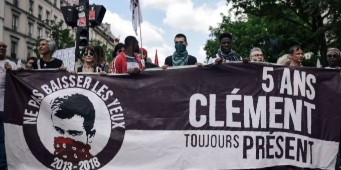 Demonstranten erinnern 2018 in Paris an die Ermordung von Clément M. Demonstranten erinnern 2018 in Paris an die Ermordung von Clément M.