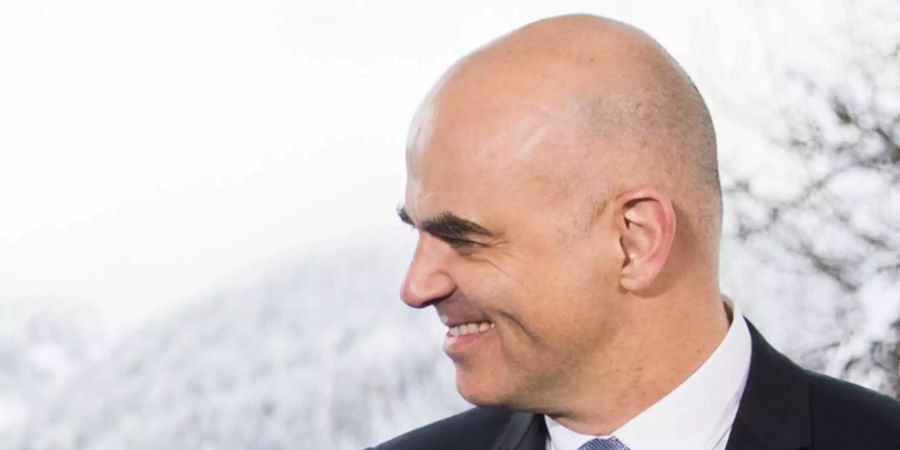 Bundespräsident Alain Berset und der Schnee: Von Davos geht's mit Umweg über Bangladesch an die Olympischen Winterspiele