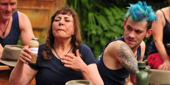 Tina York mit ihrem Pausendrink. Tina York mit ihrem Pausendrink.