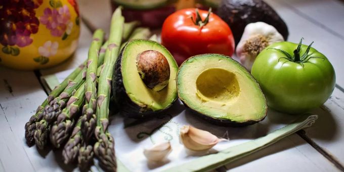 Sich für einen Monat vegan zu ernähren ist nicht nur für den Körper, sondern auch für die Umwelt gut. Sich für einen Monat vegan zu ernähren ist nicht nur für den Körper, sondern auch für die Umwelt gut.