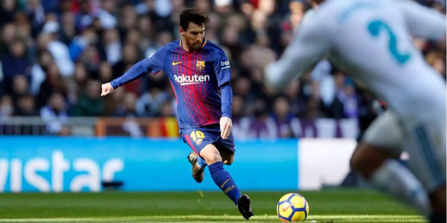 Lionel Messi erzielt das 2:0 gegen Real Madrid.