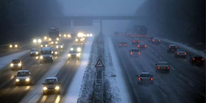 Heute Donnerstagmorgen ist vielerorts mit Schneeglätte zu rechnen.