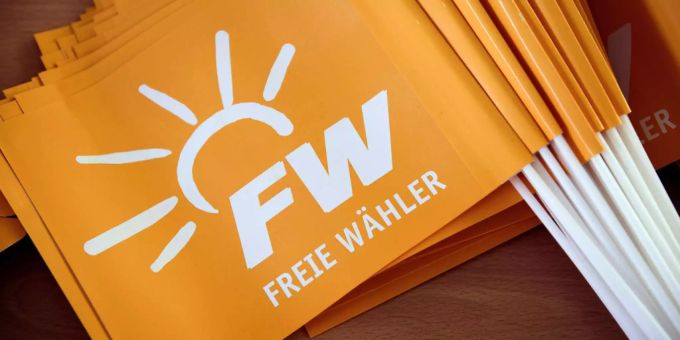 Fähnchen mit dem Logo der Freien Wähler. Fähnchen mit dem Logo der Freien Wähler.