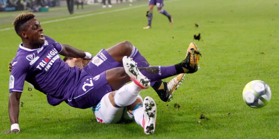 Der Schweizer Nati-Spieler François Moubandje im Dress von Toulouse.