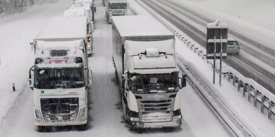 Schnee auf der Autobahn