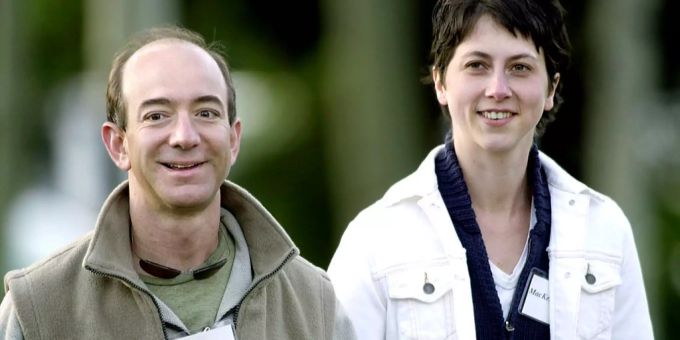 Jeff Bezos und seine Frau MacKenzie im Jahr 2003. Jeff Bezos
