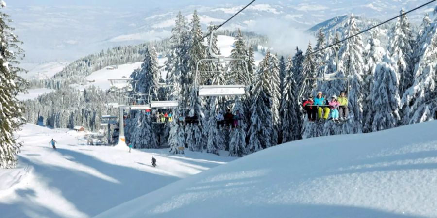 Der Sessellift im Skigebiet Bödele (Ö).