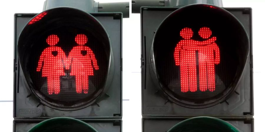 Zwei Ampeln in Köln in Form homosexueller Pärchen.