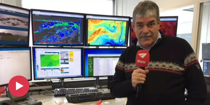 Auf acht Bildschirmen - SRF-Wetterfrosch analysiert Sturm