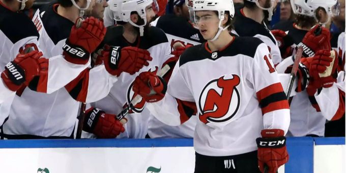 Nico Hischier nach seinem Tor gegen Tampa Bay Lightning Nico Hischier nach seinem Tor gegen Tampa Bay Lightning