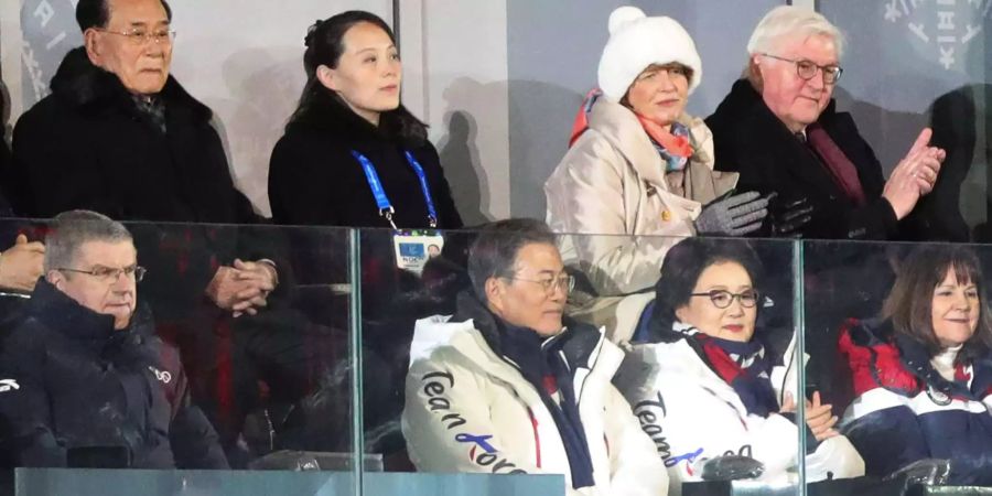 Der südkoreanische Staatschef Moon Jae (2.v.l.) und seine Frau Kim Jung-sook und Kim Yong Nam (links oben), zeremonielles Staatsoberhaupt von Nordkorea, daneben Kim Yo Jong, die jüngere Schwester von Machthaber Kim.