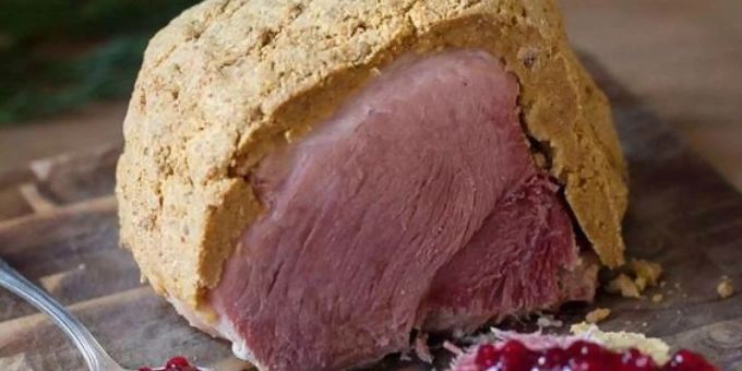 Den Julschinken kommt in Schweden nur zu Weihnachten auf den Tisch. Den Julschinken kommt in Schweden nur zu Weihnachten auf den Tisch.