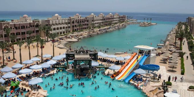 Die Ruhe täuscht: Einige Urlauber wurden im Sommer letzten Jahres an diesem Strand in Ägypten niedergestochen. Die Ruhe täuscht: Einige Urlauber wurden im Sommer letzten Jahres an diesem Strand in Ägypten niedergestochen.