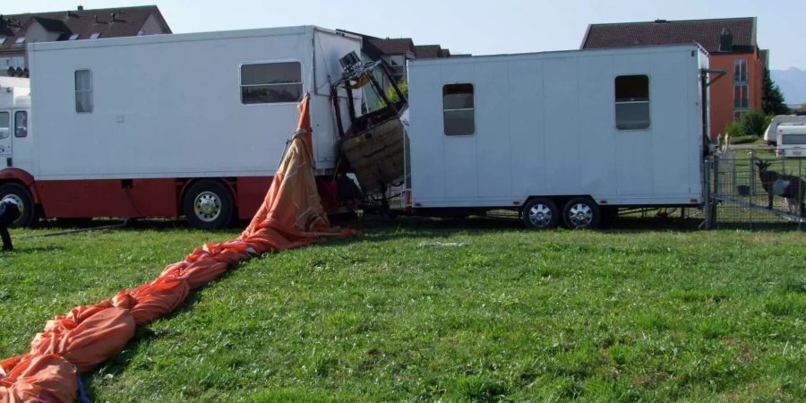 Ein Heissluftballon krachte in einen Lastwagen bei Heerbrugg SG.