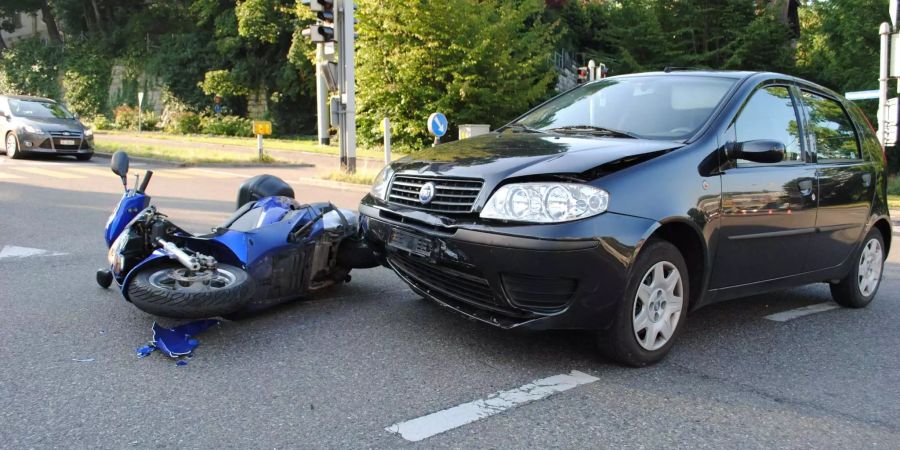 Weshalb der Roller und das Auto seitlich kollidierten, wird noch von der Stapo Schaffhausen ermittelt.