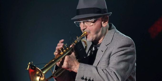 Der polnische Jazztrompeter Tomasz Stanko (†76), hier bei einem Konzert im Rahmen des Solidaritätsfestivals der Künste. Der polnische Jazztrompeter Tomasz Stanko (†76), hier bei einem Konzert im Rahmen des Solidaritätsfestivals der Künste.