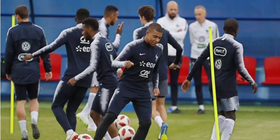 Können sich Mbappé (Mitte) und Co. gegen Uruguay durchsetzen?