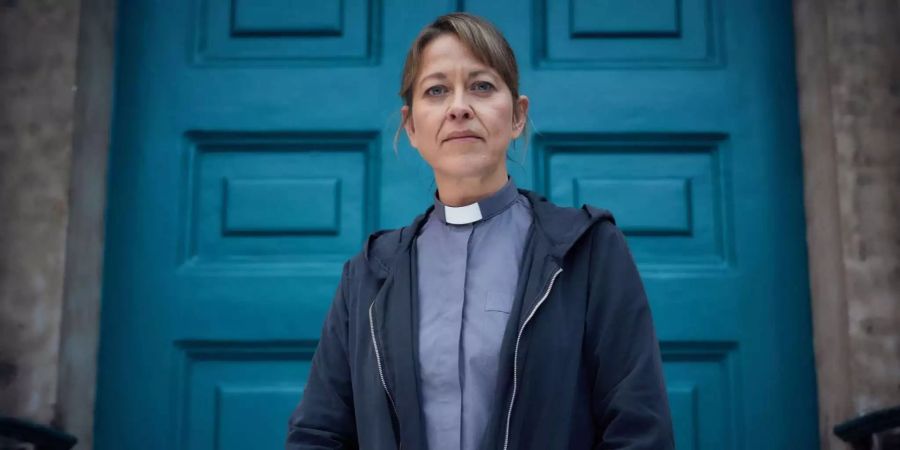 Die steife Priesterkluft ist nicht das Einzige, bei dem es Jane Oliver (Nicola Walker) nicht allzu genau  nimmt.