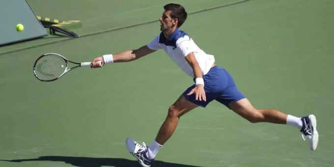 Musste ständig dem Ball hinterherrennen: Novak Djokovic ist nach seiner Ellbogenoperation weit entfernt von seinem besten Tennis. Musste ständig dem Ball hinterherrennen: Novak Djokovic ist nach seiner Ellbogenoperation weit entfernt von seinem besten Tennis.