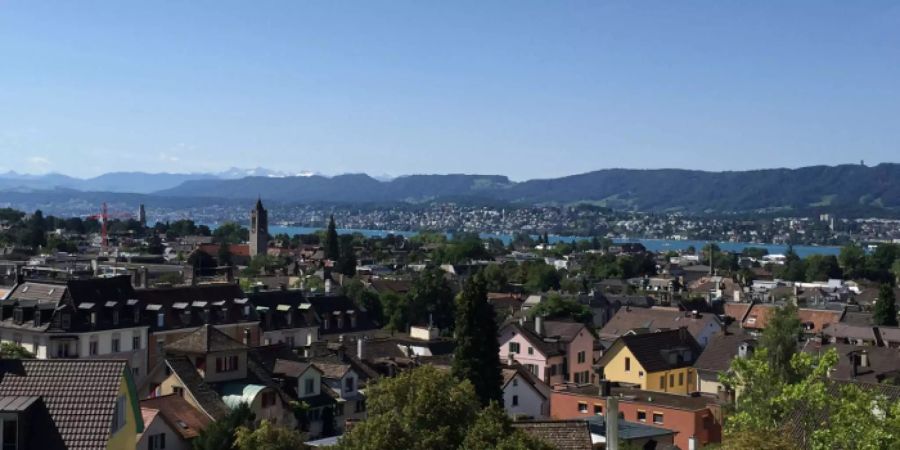 Das wohl schönste an einem Aufenthalt im Kinderspital Zürich: Die Aussicht mit Blick auf die Berge und den Zürichsee! (Copyright Hamerlike)