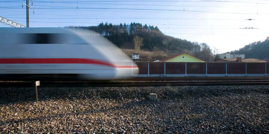 Ein Schnellzug der Deutschen Bahn (Symbolbild).