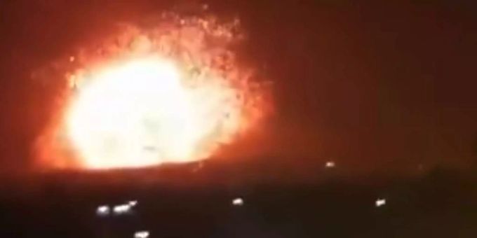 Zurzeit ist unklar, wer die Raketenangriffe ausgeführt hat – vermutet wird jedoch die israelische Luftwaffe. Zurzeit ist unklar, wer die Raketenangriffe ausgeführt hat – vermutet wird jedoch die israelische Luftwaffe.