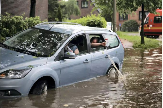 Überschwemmungen Nach Unwetter In Hamburg