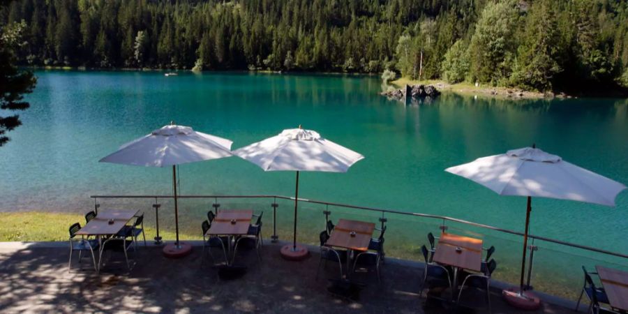 Direkt am Seeufer liegt das «Restaurant am Caumasee».