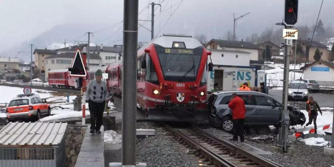 Der Zug konnte nach kurzer Zeit weiterfahren. Der Zug konnte nach kurzer Zeit weiterfahren.