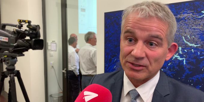 In Chiasso TI - Bundesrat Jans besucht Bundesasylzentrum