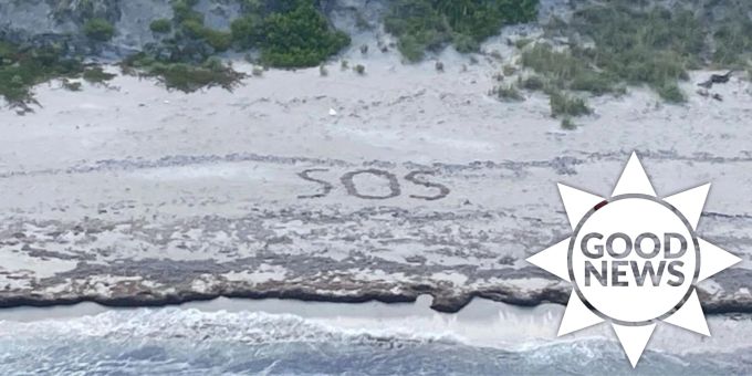 Good News - US-Küstenwache rettet Segler dank «SOS» im Sand