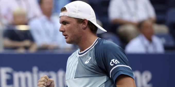 Dominic Stricker scheitert im Achtelfinal der US Open in der Sätzen an Taylor Fritz. Dominic Stricker