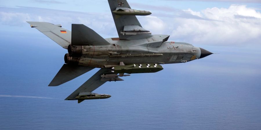 Ein Tornado-Kampfjet der Bundeswehr ist mit einem Marschflugkörper Taurus bestückt. Liefert Deutschland die Waffen an die Ukraine?